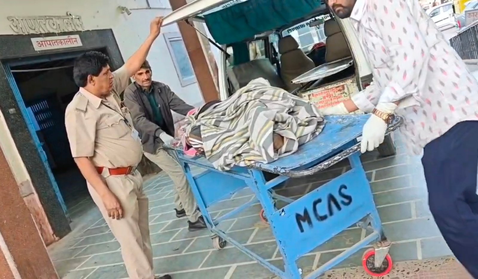 कमरे में फंदे से लटका मिला युवक, पुलिस ने शव को रखवाया मोर्चरी में