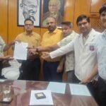अवकाश प्रतिबंध आदेश के विरोध में मेडिकल कॉलेज टीचर्स एसोसिएशन ने सौंपा ज्ञापन