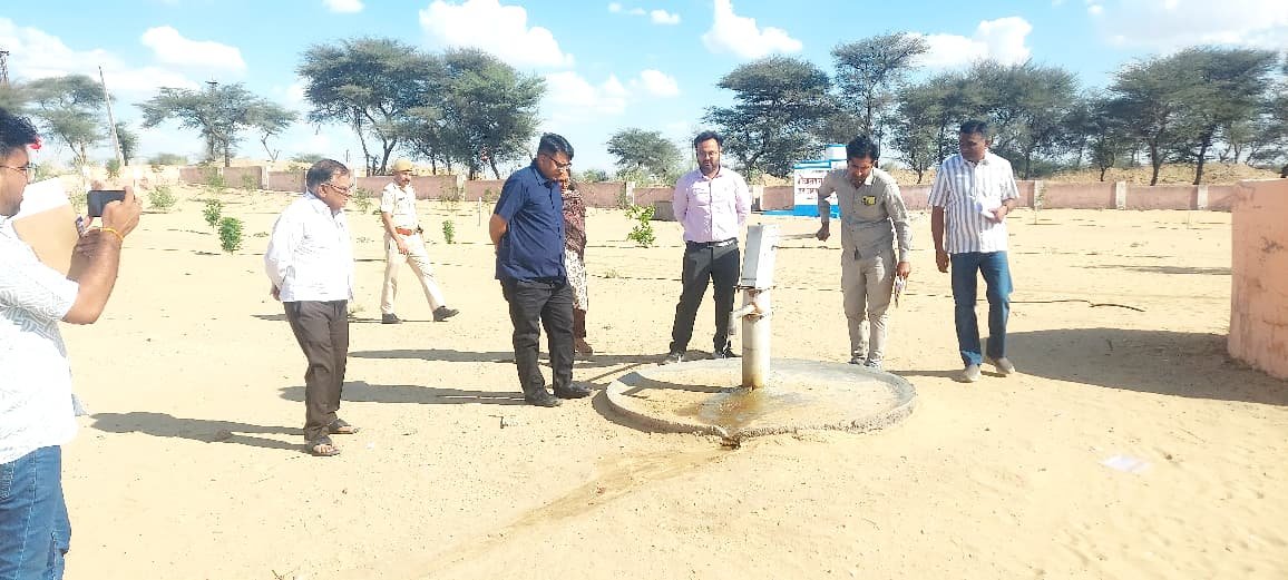 कलेक्टर निशांत जैन पहुंचे पूगल, हैंडपंपों की जांच कर कमियों को जल्द दुरुस्त करने के निर्देश