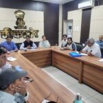 जिला कलेक्टर ने वंदे गंगा, जल संरक्षण जन अभियान कि ली बैठक, अधिकारियों को अभियान में उत्साह से कार्य करने के दिए निर्देश
