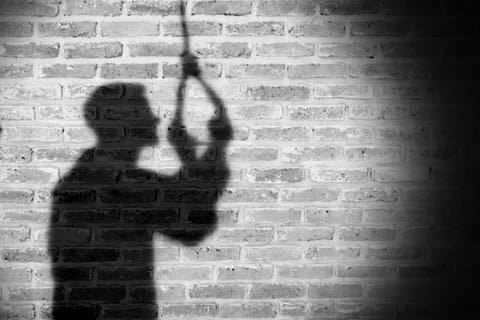 महिला-पुरूष के फंदे से लटकते मिले शव, फैली सनसनी
