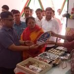 तिरंगे की थीम पर सजा हाट, कलक्टर ने किया शुभारंभ, बोले- राष्ट्रीय गौरव का प्रतीक है
