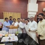 कलक्टर को कांग्रेसी कार्यकर्ताओं ने सौंपा ज्ञापन, नहीं सुधरे हालात को दिखाएंगे सीएम को पोस्टर