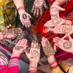 मतदान की मेहंदी से दिया शत-प्रतिशत मतदान का संदेश