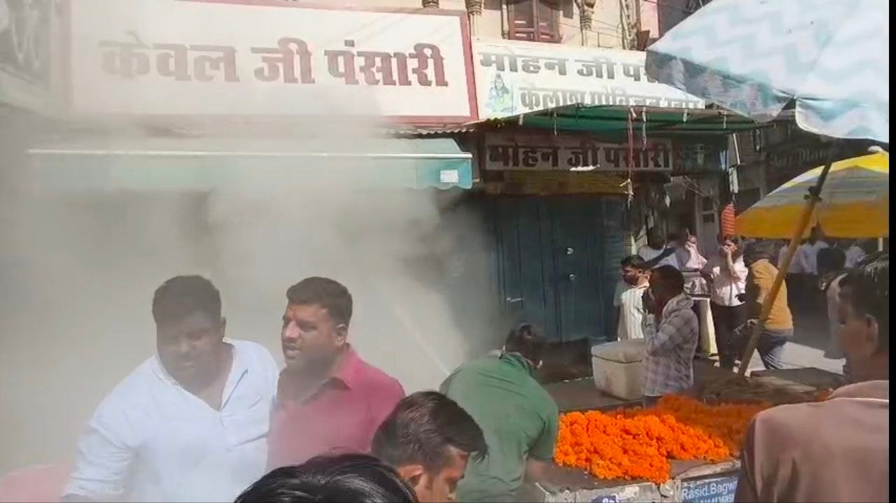 कोटगेट के बाहर प्रतिष्ठित दुकान में भीषण आग, फायर टीम पाया काबू